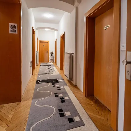Anna House 2* ماريبور